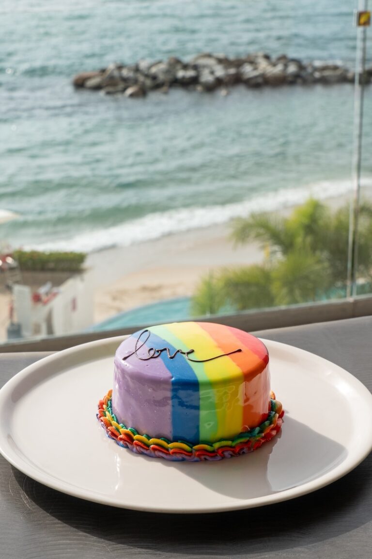 Una noche de orgullo, color y libertad en la costa del Pacífico
