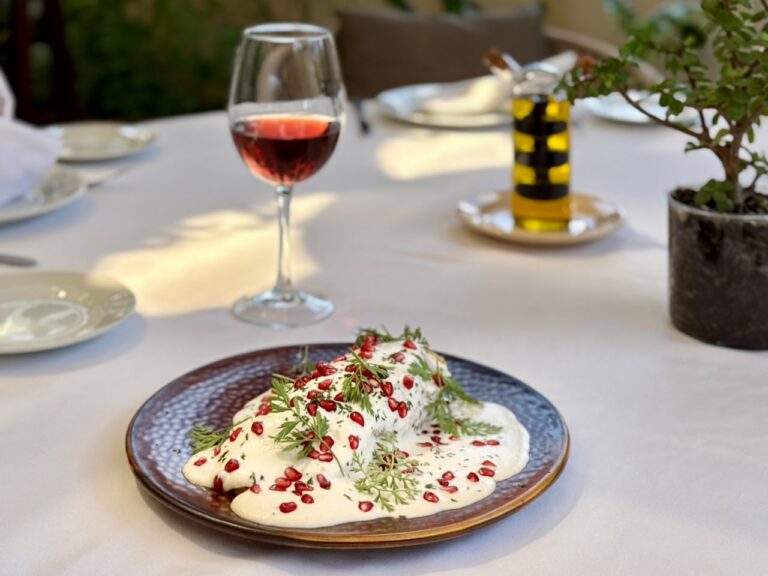Dónde comer los mejores chiles en nogada de la temporada, un tradición que se degusta en familia